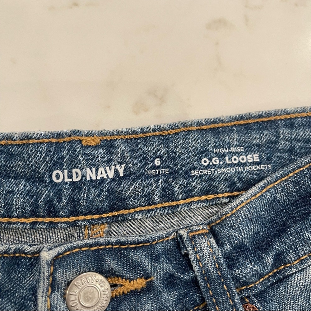 NWT Old Navy Women’s Relaxed Fit Jeans - Medium Blue - Picture 8 of 15